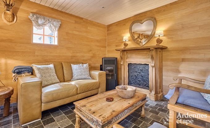 Gem�tliches Ferienhaus f�r 4 Personen in Redu mit Tankuzzi (Whirlpool), �berdachter Terrasse und Privatgarten