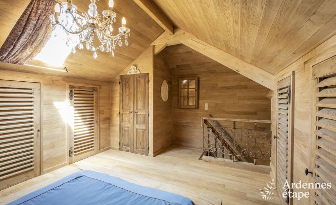 Gem�tliches Ferienhaus f�r 4 Personen in Redu mit Tankuzzi (Whirlpool), �berdachter Terrasse und Privatgarten