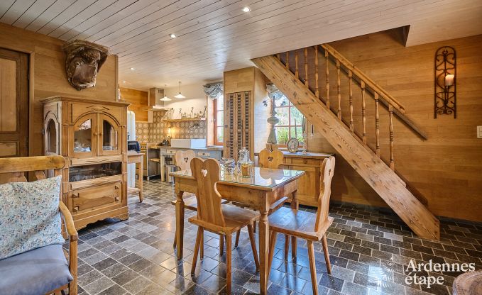 Gem�tliches Ferienhaus f�r 4 Personen in Redu mit Tankuzzi (Whirlpool), �berdachter Terrasse und Privatgarten