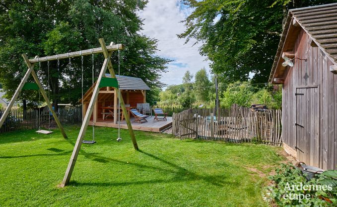 Gem�tliches Ferienhaus f�r 4 Personen in Redu mit Tankuzzi (Whirlpool), �berdachter Terrasse und Privatgarten