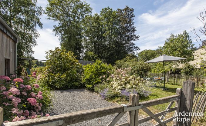 Gem�tliches Ferienhaus f�r 4 Personen in Redu mit Tankuzzi (Whirlpool), �berdachter Terrasse und Privatgarten