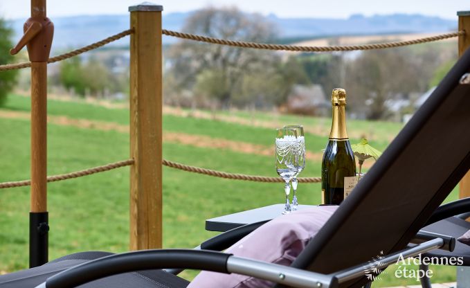 Romantisches Tiny House in Redu: Aufenthalt f�r 2 in den Ardennen mit privater Terrasse und Panoramablick