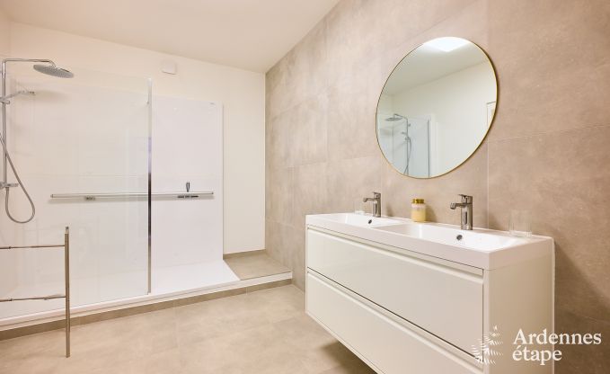 Sehr gepflegtes und charmantes Ferienhaus fr 8 Personen in Tellin, nahe Rochefort