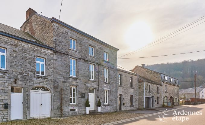 Sehr gepflegtes und charmantes Ferienhaus fr 8 Personen in Tellin, nahe Rochefort