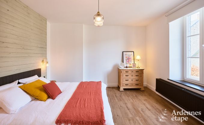 Sehr gepflegtes und charmantes Ferienhaus fr 8 Personen in Tellin, nahe Rochefort