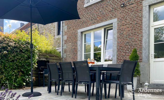 Sehr gepflegtes und charmantes Ferienhaus fr 8 Personen in Tellin, nahe Rochefort