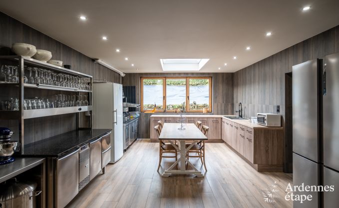 Hochwertig Ferienhaus f�r 32 Personen in Rochefort mit private Badezimmer und Naturpool