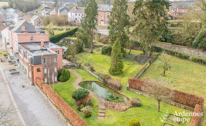 Hochwertig Ferienhaus f�r 32 Personen in Rochefort mit private Badezimmer und Naturpool