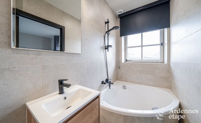 Hochwertig Ferienhaus f�r 32 Personen in Rochefort mit private Badezimmer und Naturpool