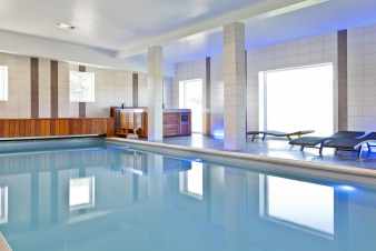 Barrierefreie Luxusvilla mit Pool in Rochefort für 48 Personen