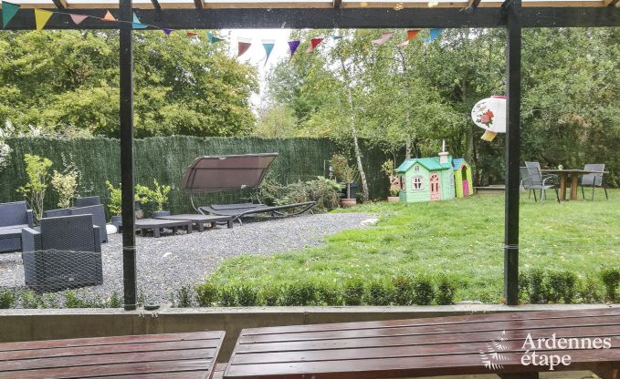 Groes Ferienhaus in Rochefort: komfortabler Aufenthalt fr 26 Personen mit Sauna und privatem Garten in den Ardennen