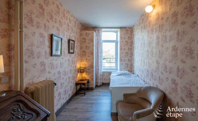 Groes Ferienhaus in Rochefort: komfortabler Aufenthalt fr 26 Personen mit Sauna und privatem Garten in den Ardennen