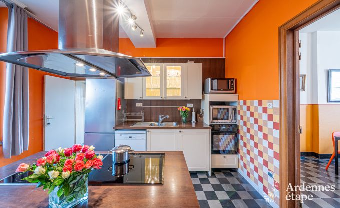 Groes Ferienhaus in Rochefort: komfortabler Aufenthalt fr 26 Personen mit Sauna und privatem Garten in den Ardennen