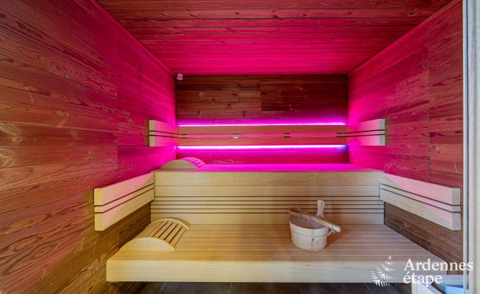 Groes Ferienhaus in Rochefort: komfortabler Aufenthalt fr 26 Personen mit Sauna und privatem Garten in den Ardennen