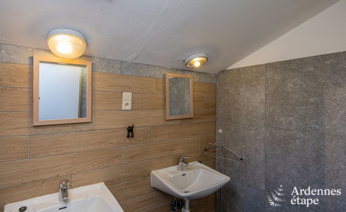 Groes Ferienhaus in Rochefort: komfortabler Aufenthalt fr 26 Personen mit Sauna und privatem Garten in den Ardennen