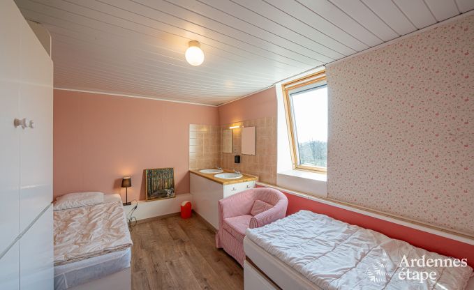 Groes Ferienhaus in Rochefort: komfortabler Aufenthalt fr 26 Personen mit Sauna und privatem Garten in den Ardennen