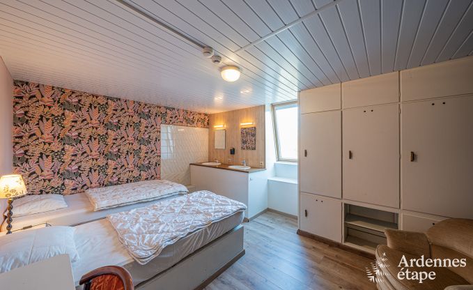 Groes Ferienhaus in Rochefort: komfortabler Aufenthalt fr 26 Personen mit Sauna und privatem Garten in den Ardennen