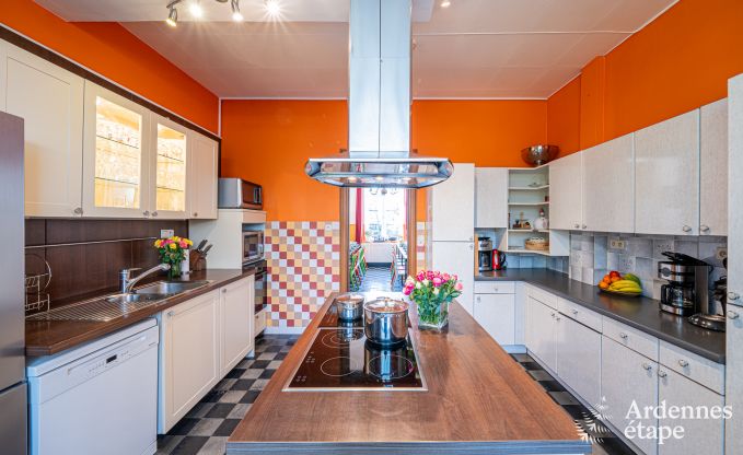 Groes Ferienhaus in Rochefort: komfortabler Aufenthalt fr 26 Personen mit Sauna und privatem Garten in den Ardennen