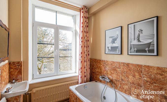 Groes Ferienhaus in Rochefort: komfortabler Aufenthalt fr 26 Personen mit Sauna und privatem Garten in den Ardennen