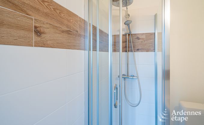 Groes Ferienhaus in Rochefort: komfortabler Aufenthalt fr 26 Personen mit Sauna und privatem Garten in den Ardennen