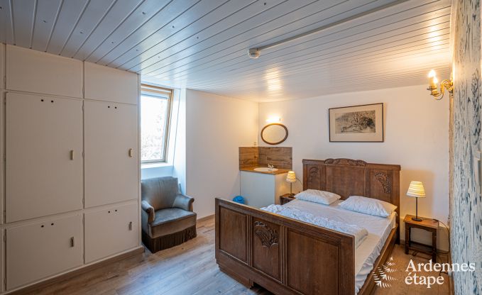 Groes Ferienhaus in Rochefort: komfortabler Aufenthalt fr 26 Personen mit Sauna und privatem Garten in den Ardennen