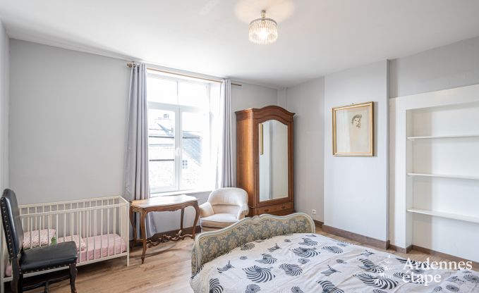 Groes Ferienhaus in Rochefort: komfortabler Aufenthalt fr 26 Personen mit Sauna und privatem Garten in den Ardennen