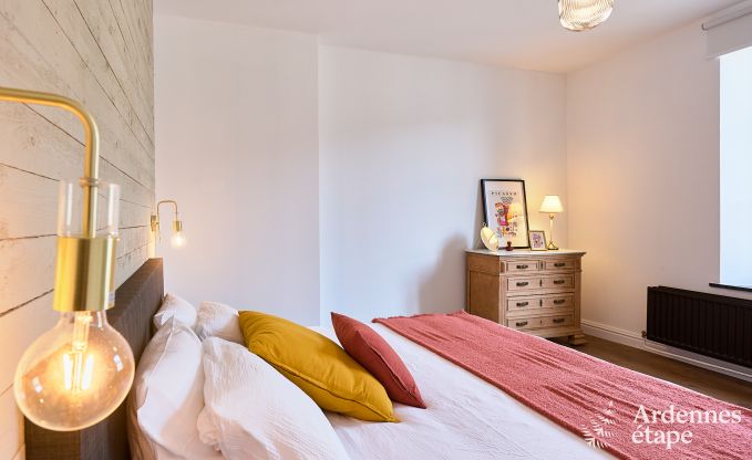 Sehr gepflegtes und charmantes Ferienhaus fr 8 Personen in Tellin, nahe Rochefort