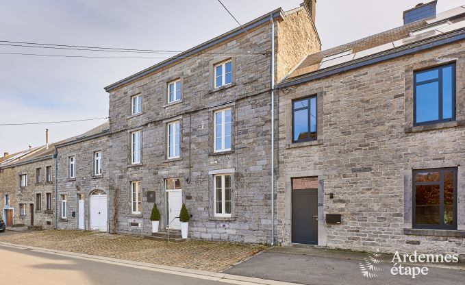 Sehr gepflegtes und charmantes Ferienhaus fr 8 Personen in Tellin, nahe Rochefort