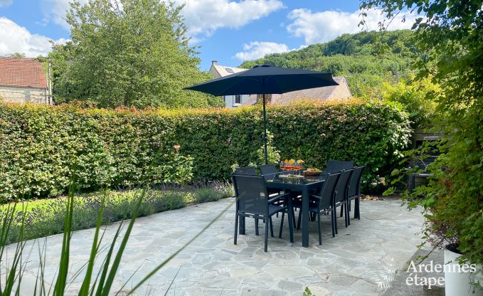 Sehr gepflegtes und charmantes Ferienhaus fr 8 Personen in Tellin, nahe Rochefort