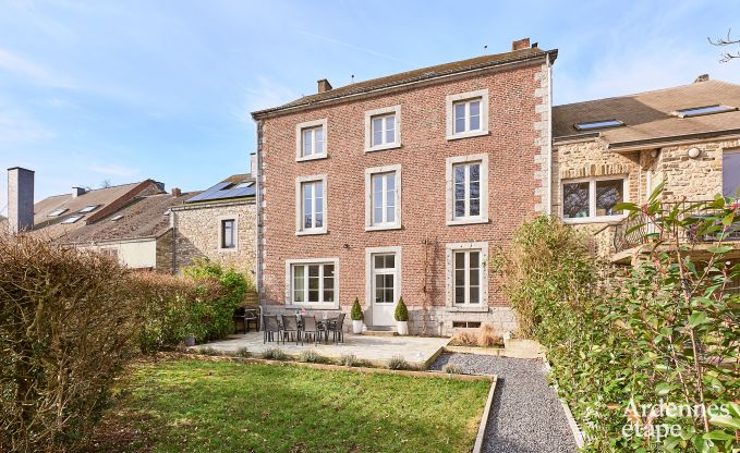 Sehr gepflegtes und charmantes Ferienhaus fr 8 Personen in Tellin, nahe Rochefort