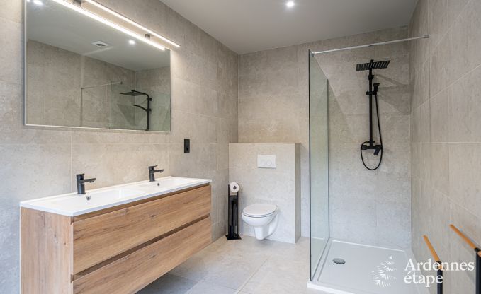 Hochwertig Ferienhaus f�r 32 Personen in Rochefort mit private Badezimmer und Naturpool