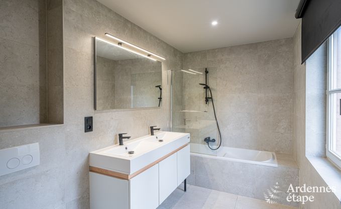 Hochwertig Ferienhaus f�r 32 Personen in Rochefort mit private Badezimmer und Naturpool