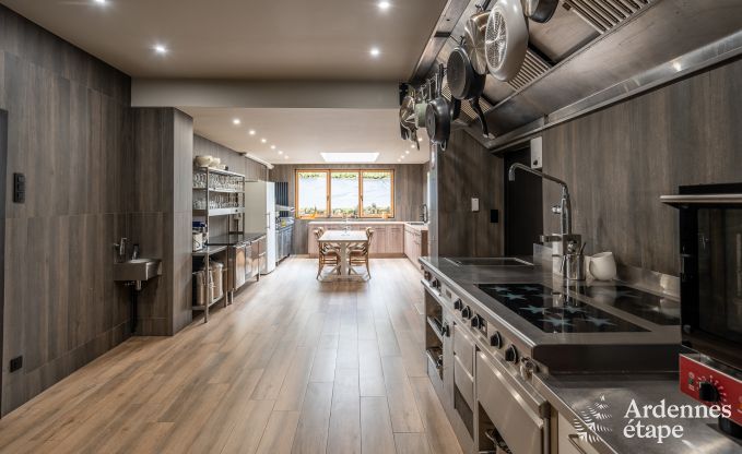 Hochwertig Ferienhaus f�r 32 Personen in Rochefort mit private Badezimmer und Naturpool