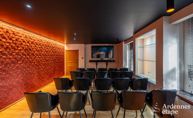 Hochwertig Ferienhaus f�r 32 Personen in Rochefort mit private Badezimmer und Naturpool