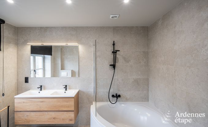 Hochwertig Ferienhaus f�r 32 Personen in Rochefort mit private Badezimmer und Naturpool