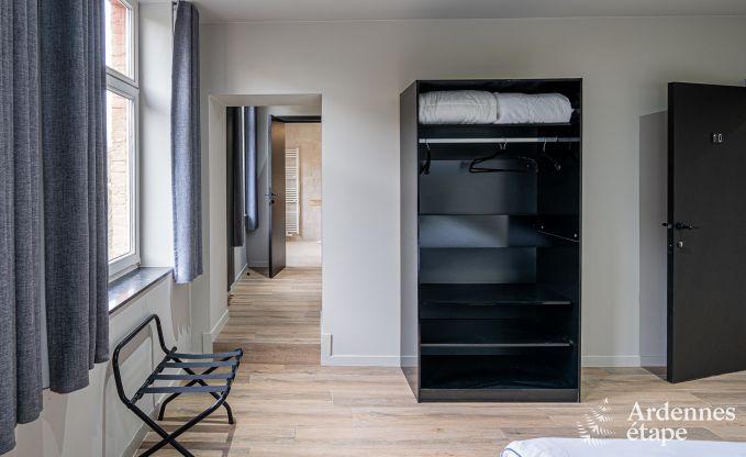 Hochwertig Ferienhaus f�r 32 Personen in Rochefort mit private Badezimmer und Naturpool