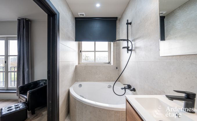 Hochwertig Ferienhaus f�r 32 Personen in Rochefort mit private Badezimmer und Naturpool