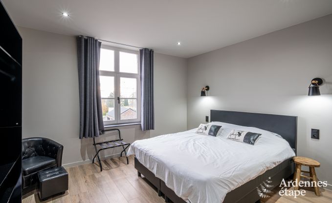 Hochwertig Ferienhaus f�r 32 Personen in Rochefort mit private Badezimmer und Naturpool