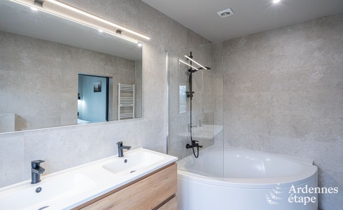 Hochwertig Ferienhaus f�r 32 Personen in Rochefort mit private Badezimmer und Naturpool