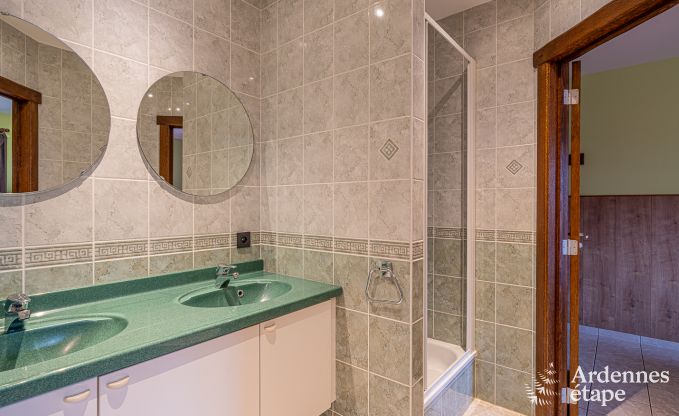 Gerumiges und komfortables Ferienhaus fr 16 Personen in Rochehaut, Ardennen.