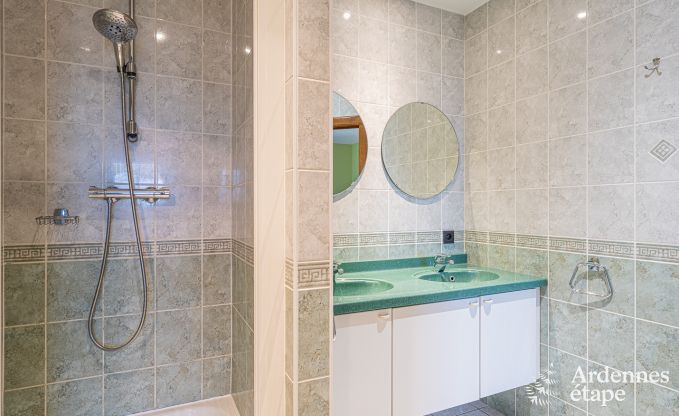 Gerumiges und komfortables Ferienhaus fr 16 Personen in Rochehaut, Ardennen.