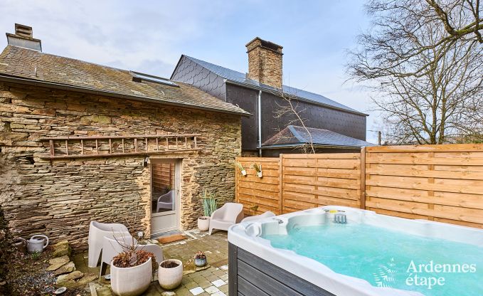 Gem�tliches Ferienhaus in Rochehaut f�r 6-7 Personen mit Jacuzzi, privatem Garten und in der N�he von Wanderwegen