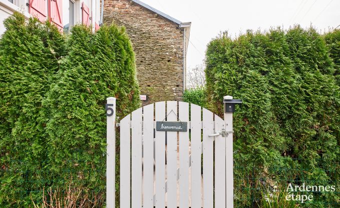 Gem�tliches Ferienhaus in Rochehaut f�r 6-7 Personen mit Jacuzzi, privatem Garten und in der N�he von Wanderwegen