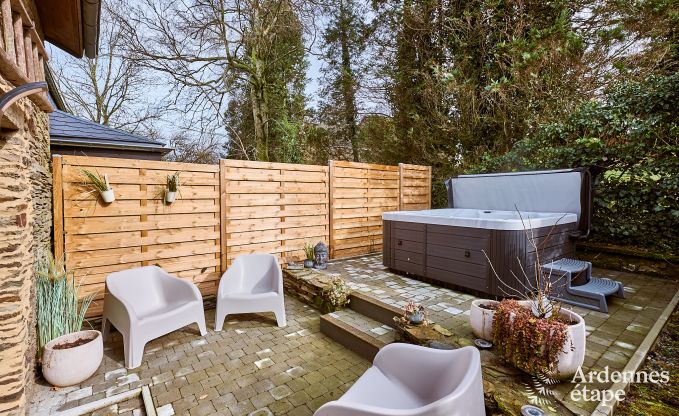 Gem�tliches Ferienhaus in Rochehaut f�r 6-7 Personen mit Jacuzzi, privatem Garten und in der N�he von Wanderwegen