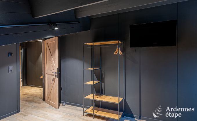 Moderne Villa in Rochehaut: Gerumige Unterkunft fr 12 Personen mit privatem Garten und Whirlpool