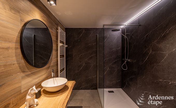 Moderne Villa in Rochehaut: Ger�umige Unterkunft f�r 12 Personen mit privatem Garten und Whirlpool