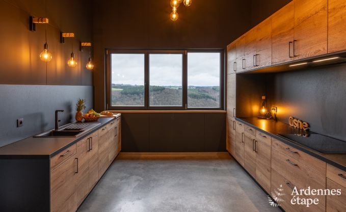 Moderne Villa in Rochehaut: Ger�umige Unterkunft f�r 12 Personen mit privatem Garten und Whirlpool