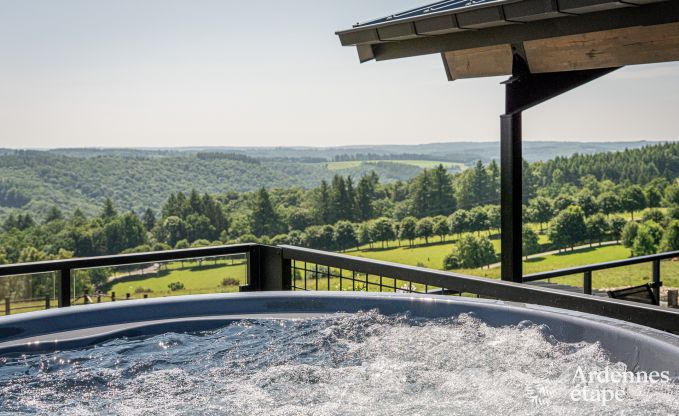 Moderne Villa in Rochehaut: Ger�umige Unterkunft f�r 12 Personen mit privatem Garten und Whirlpool