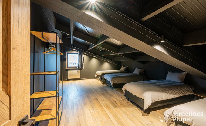 Moderne Villa in Rochehaut: Ger�umige Unterkunft f�r 12 Personen mit privatem Garten und Whirlpool