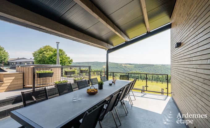 Moderne Villa in Rochehaut: Ger�umige Unterkunft f�r 12 Personen mit privatem Garten und Whirlpool